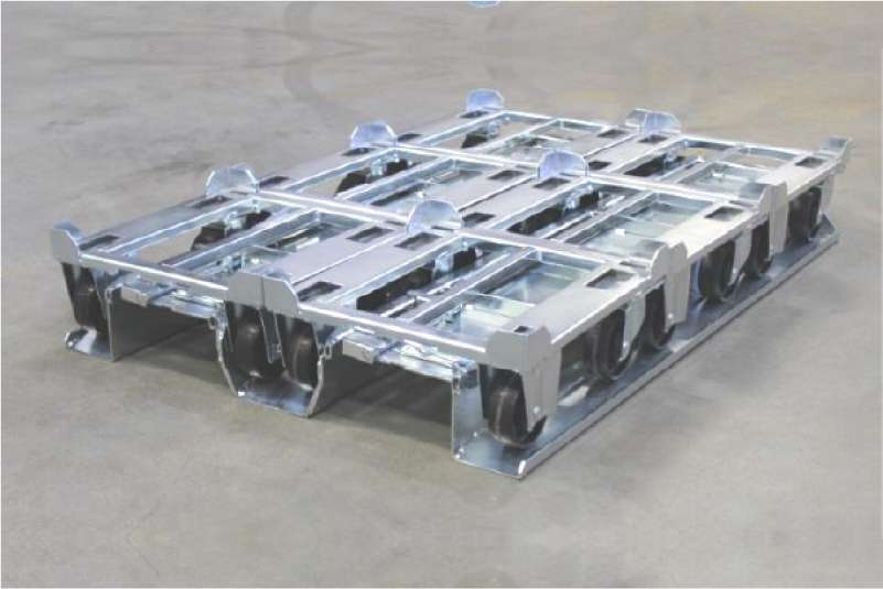 paletový adaptér s prázdnými přepravními vozíky dolly od k.hartwall