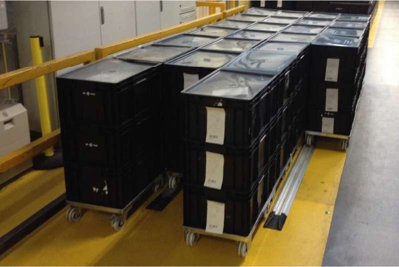 přepravní vozíky dolly s klt boxy ve skladu