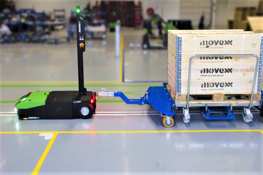 agv-elektricky-tahac-movexx-aa2500-s-automaticka-preprava-voziku-automatizace-skladu agv automaticky vedený elektrický tahač movexx aa2500-s, automatická přeprava vozíků, automatizace skladu