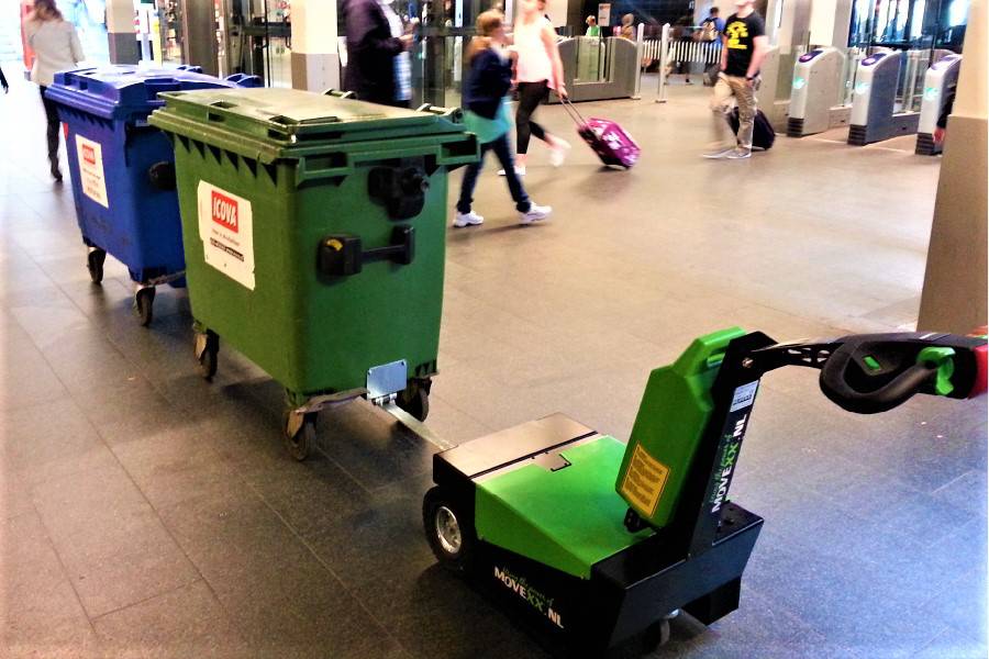 rucne-vedeny-elektricky-tahac-movexx-tt1000-s(tt1500-s)-manipulace-odpadkovych-kontejneru ručně vedený elektrický tahač movexx tt1000-s (tt1500-s) pro manipulaci odpadkových kontejnerů ve vláčku