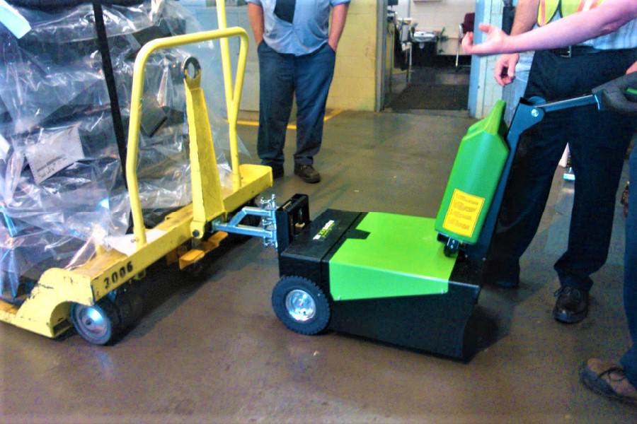 rucne-vedeny-elektricky-tahac-movexx-tt1000-s(tt1500-s)-pro-manipulaci-voziku-na-koleckach ručně vedený elektrický tahač movexx tt1000-s (tt1500-s), manipulace vozíku na kolečkách