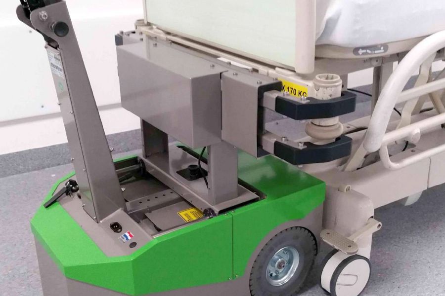 rucne-vedeny-elektricky-tahac-movexx-tt500-s-hh-pro-nemocnicni-postele ručně vedený elektrický tahač movexx tt500-s-hh pro manipulaci nemocničních lůžek a postelí v nemocnici