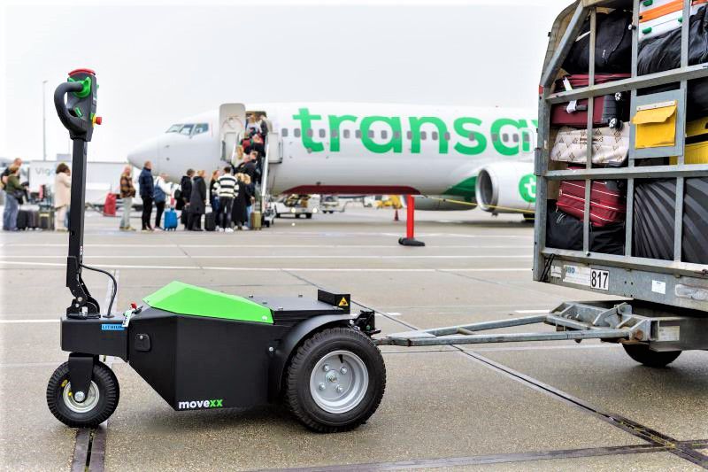 rucne-vedeny-elektricky-tahac-movexx-tt3500-s-at-na-letisti-manipulace-zavazadel manipulace zavazadel na letišti, ručně vedený elektrický tahač movexx tt3500-s-at